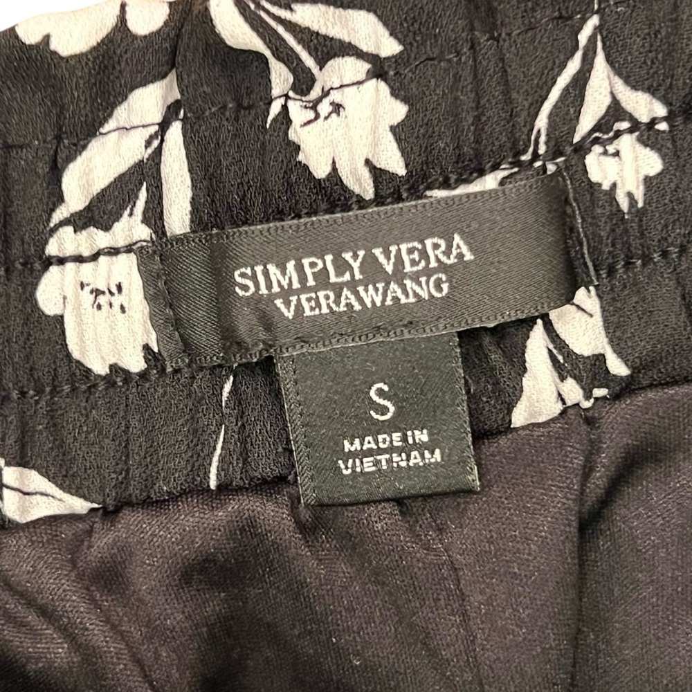Simply Vera Vera Wang Womens Shorts Sz S Lined Black White Flowers Pockets A-6 - Picture 4 of 8